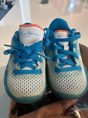 Nike Kobe 11 Basketball Shoes Size 5c Blue/Teal EUC